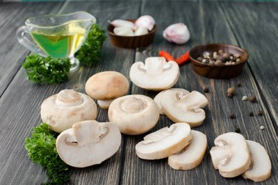 호텔과 레스토랑을 위한 우수한 품질의 시럽에 뜨거운 판매 통조림으로 만들어진 전체 샴피뇽 버섯